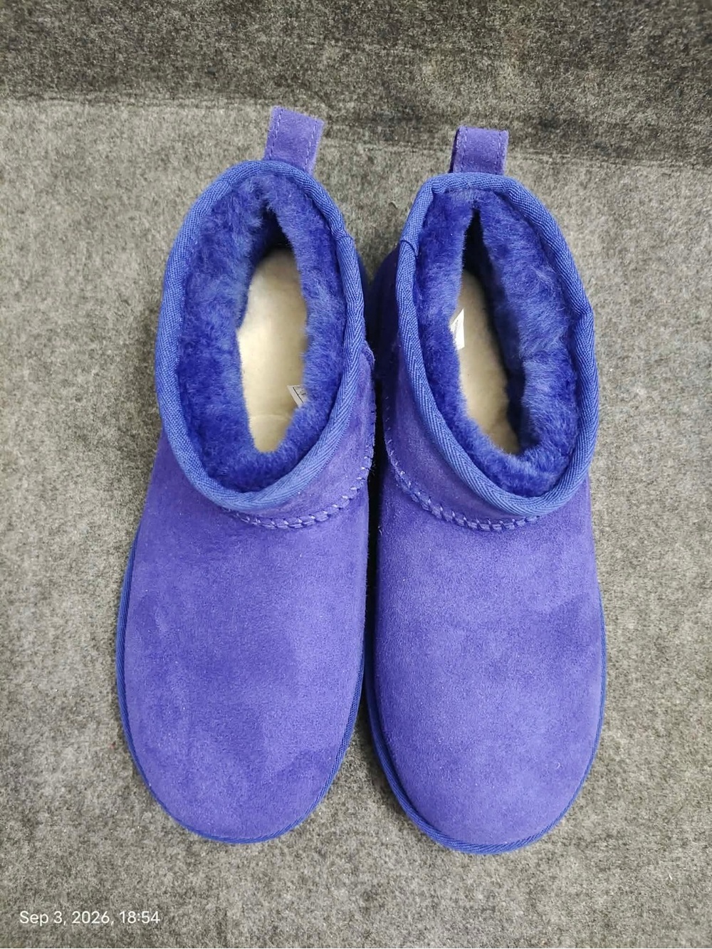 NWOB UGG Classic Ultra Mini II Women's Sheepskin Ankle Boots Size 8  Naval Blue